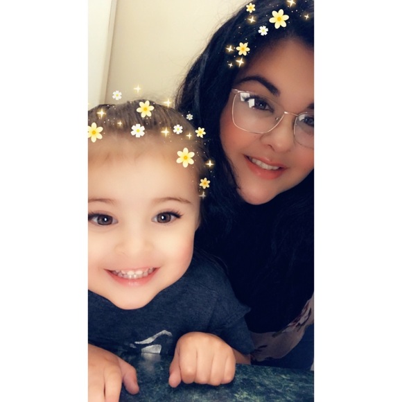 Meet the posher, Haley - Picture 1 of 4